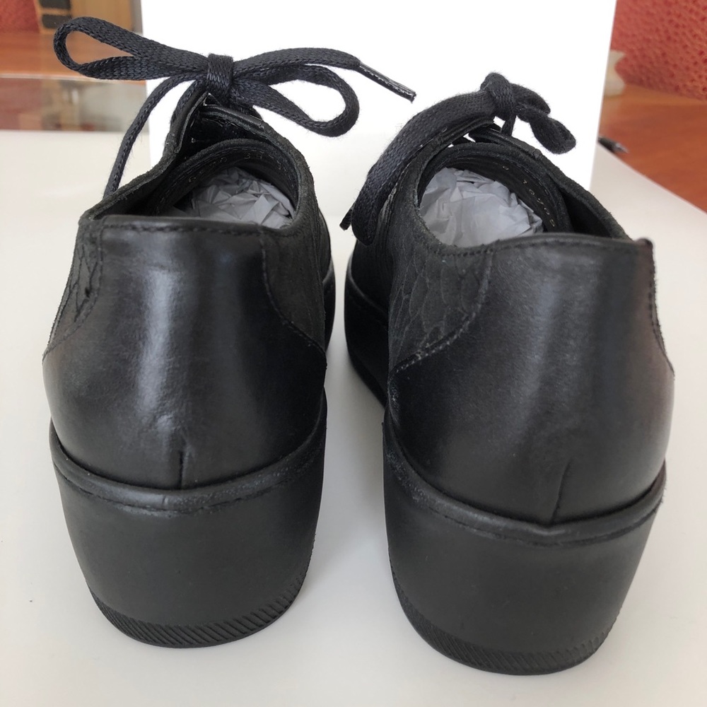 RETURN OK. NWOT Black Leather Comfy Shoes - Picture 4 of 8